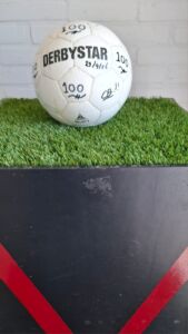Bal 100 voor ballenvanger Cees den Boef